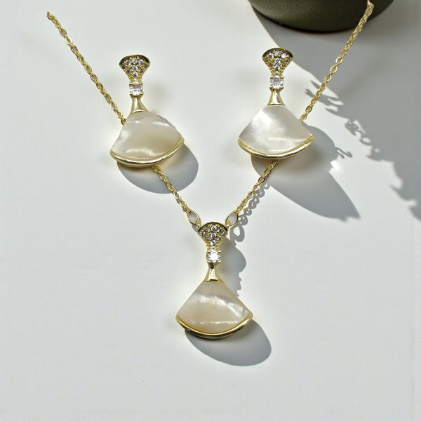 Set "Golden Fan" -  Lănțișor cu pandantiv și Cercei din Sidef Natural și Cristale - Design Evantai și Finisaj Auriu