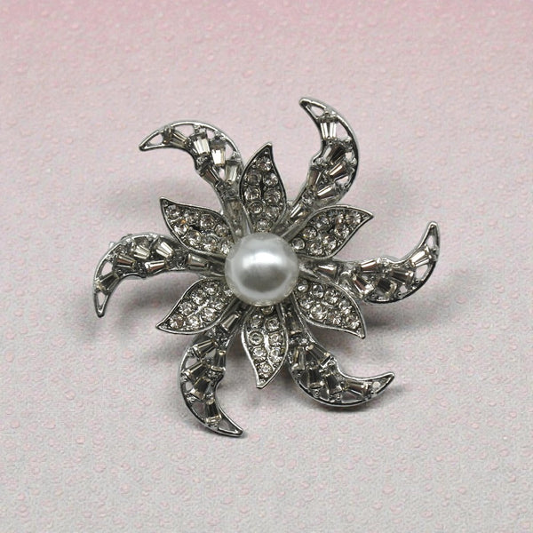 Brosa Floare Vartej Argintie cu Perla si Cristale - Design Dinamic