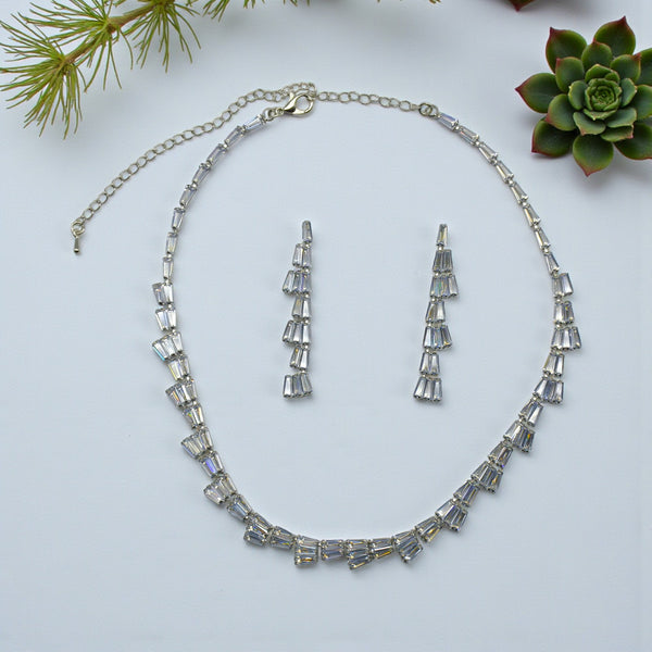 Set Colier si Cercei "Crystal Rain" Metal Argintiu cu Pietre Sticla Tip Bagheta Choker Elegant