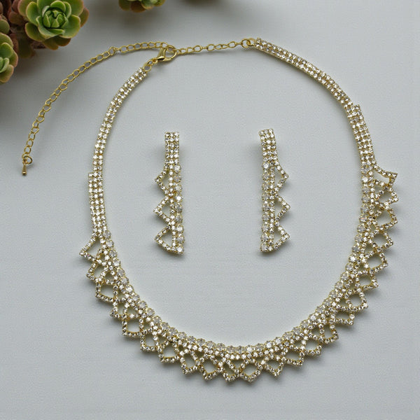 Set Bijuterii "Crystal Chevron" Auriu - Colier si Cercei Metal cu Pietre Sticla Design Zig-Zag Elegant