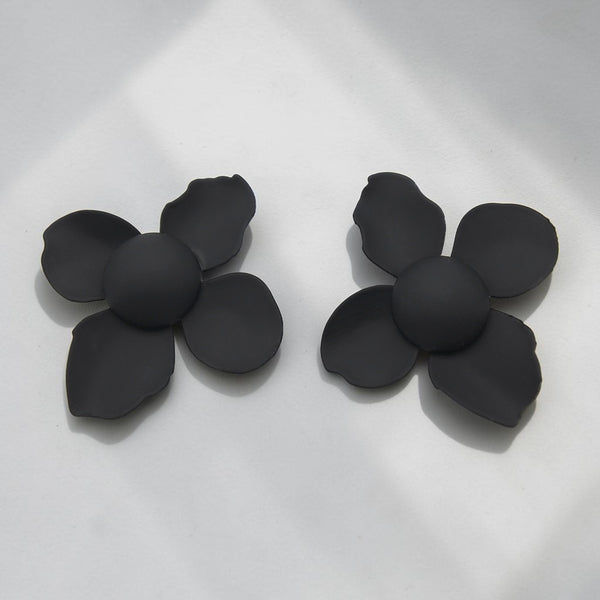 Cercei Negri Floare Asimetrica - Clasic si Indraznet "Noir Elegance"